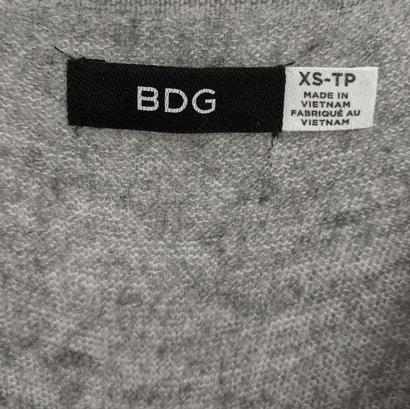 Urban Outfitters BDG Grey Blake Pullover VNeck Top - Picture 9 of 11